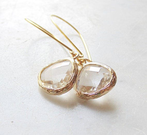 زفاف - Clear glass earrings. Clear earring. Crystal bridal earrings. Tear drop earring. Bridesmaids earrings. Wedding jewelry. Bridesmaid earrings