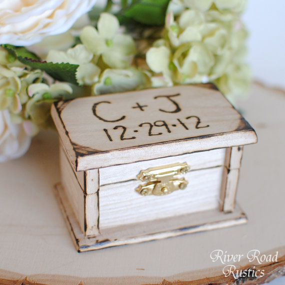 Hochzeit - Petite Rustic Wedding Ring Box Keepsake or Ring Bearer Box- Personalized Comes WIth Burlap Pillow