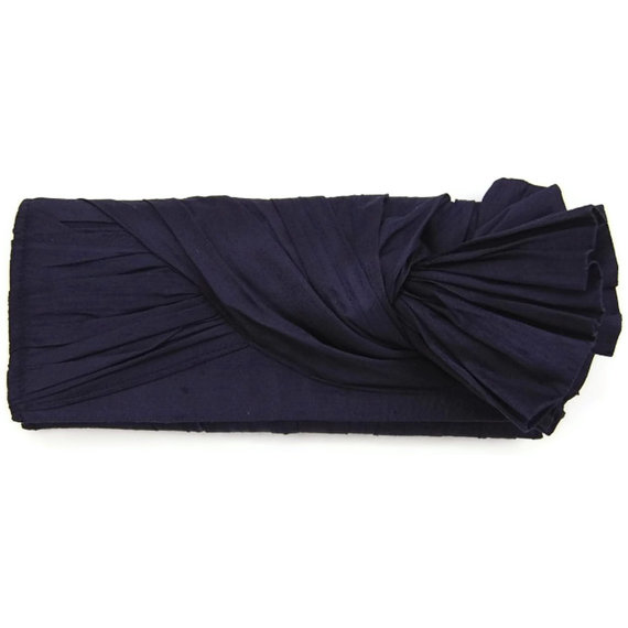 Hochzeit - Clutch in navy blue silk // The KNOT envelope clutch // Wedding clutch
