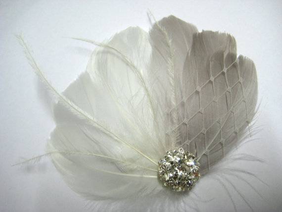 Свадьба - Wedding Bridal Off White Grey Feather Rhinestone Jewel Ivory Veiling Head Piece Hair Clip Fascinator Accessory