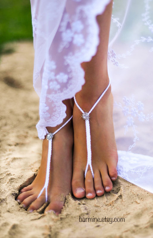 زفاف - Bridal Foot jewelry, Rhinestone Beach wedding White Crochet Barefoot Sandals, Bridal shoes, Beach wedding shoes, Footless sandles