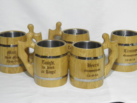 Свадьба - 5 Wooden personalized Beer mugs , 0,8 l (27oz) , natural wood, stainless steel inside,groomsmen gift