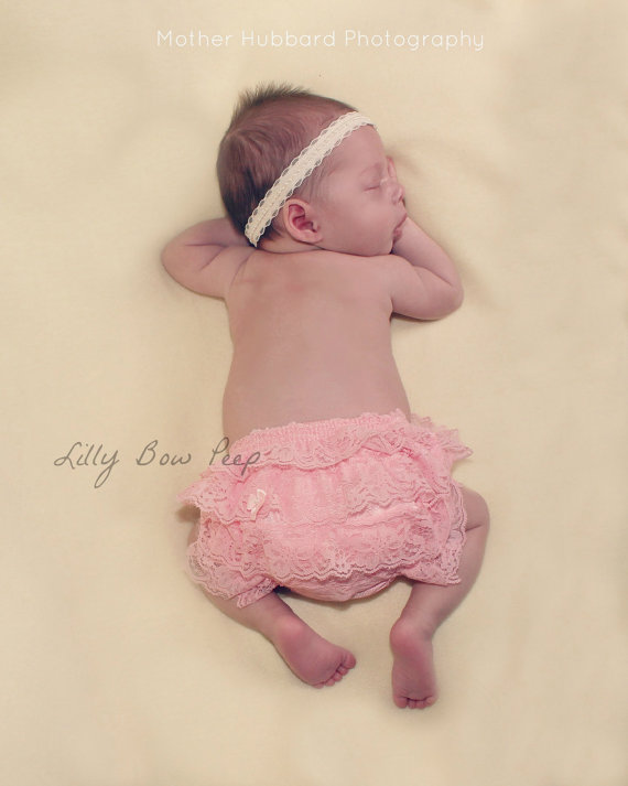 Mariage - Light Pink Lace Diaper Cover-Baby Diaper Cover-Baby Girl Clothes-Bloomer-Newborn Bloomers-Baptism Outfit-Flower Girl Dress Up-Wedding-Baby