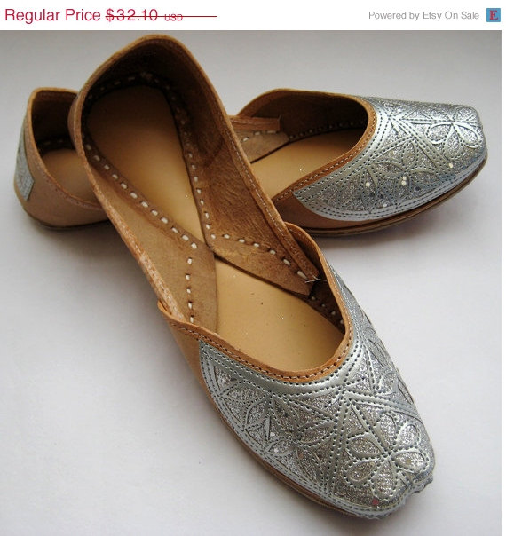 Mariage - VALENTINE DAY SALE 20% Silver Sequin Bridal Ballet Flats / Wedding Shoes/Handmade Indian Designer Women Shoes or Slippers/Maharaja Style Wom