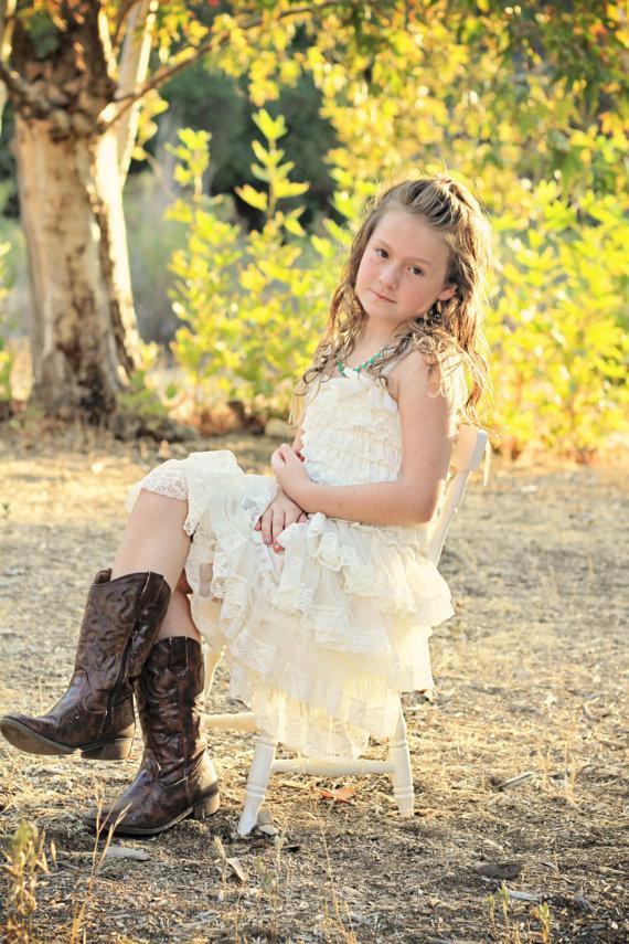 Mariage - Flower Girl Dress~Baby Lace dress~Lace Flower Girl Dress~Rustic~Country Flower Girl~Lace Dress~Ivory Lace Dress~Bridesmaid~Vintage  Dress