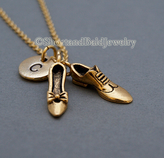 زفاف - His and her shoes Necklace, couple shoes, Wedding shoes, antique gold, initial necklace, initial hand stamped, personalized, monogram