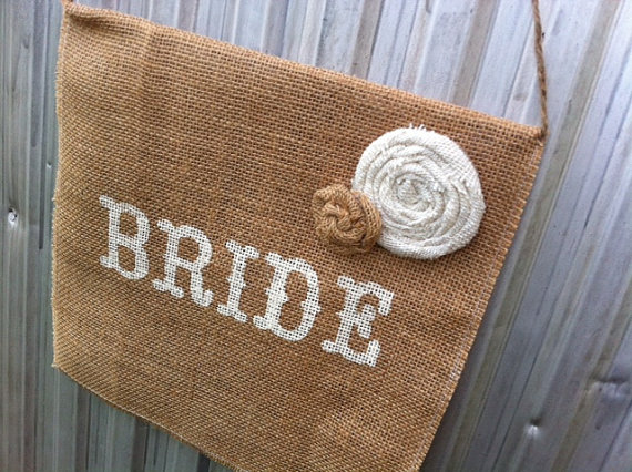 Hochzeit - Rustic Burlap Bride Sign Burlap And Groom Sign Burlap Wedding Decor Burlap Rosette Rustic Wedding Sign