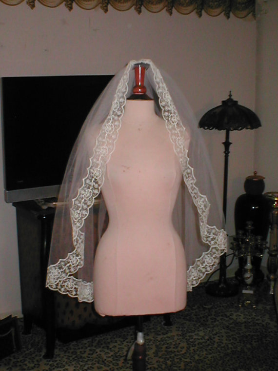 Hochzeit - Vintage IVORY waist length  Lace Mantilla Bridal Veil