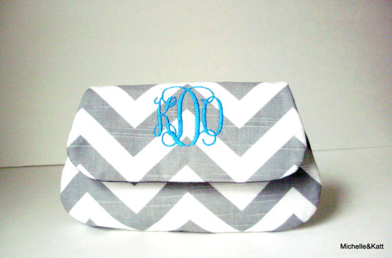 Mariage - Chevron Clutch/custom name/Personalized monogrammed gift/ Master circle- Interlocking Vine Embroidery Font - - monogrammed wedding gift