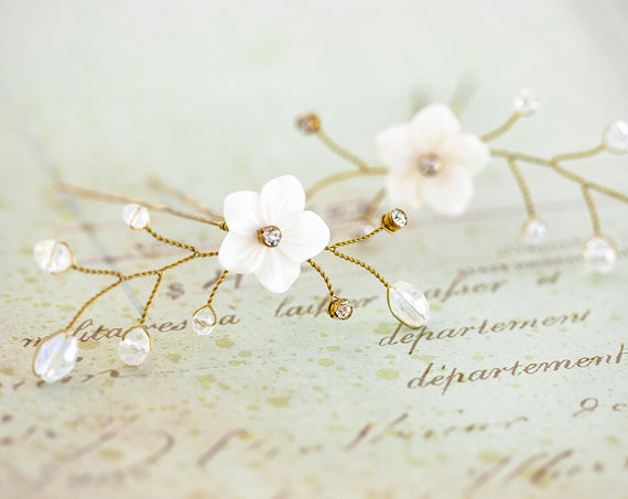 زفاف - Gold bridal hair pin, Flower hair pin, Floral hair pin, White flower pin, Mother of Pearl wedding accessories, Rhinestone hair pin. Set