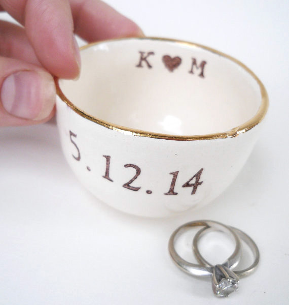 زفاف - GOLD luster RING DISH wedding ring pillow table decoration party favors bridesmaid and groomsmen gifts personalized names date phrases