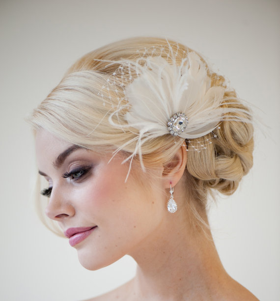Свадьба - Bridal Fascinator, Feather Wedding Head Piece, Feather Fascinator, Bridal Hair Accessories - CHLOE