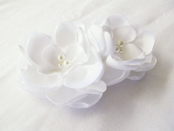 زفاف - White Bridal Flower Hair Clip Duo, White Wedding Hair Accessory, White Fascinator, White Bridal Head Piece