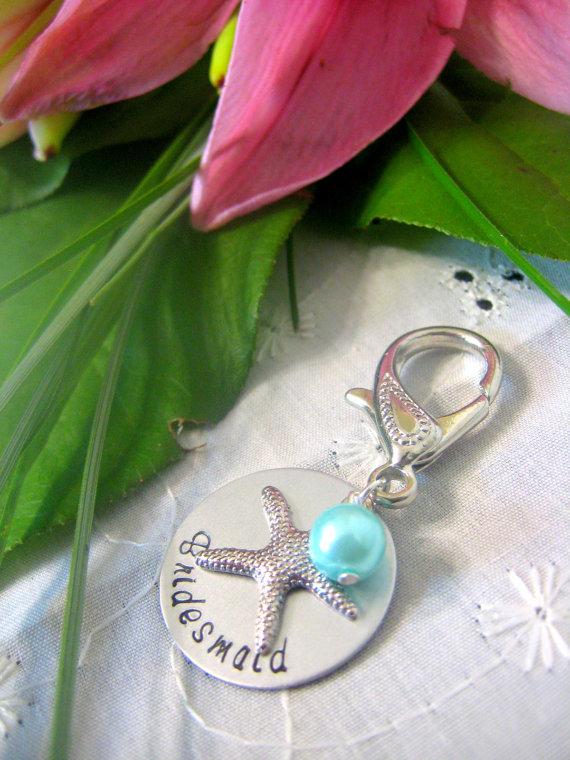 Свадьба - Destination wedding, starfish, ocean themed wedding, bouquet charm, zipper pull, key chain. Bridesmaid handstamped charm.