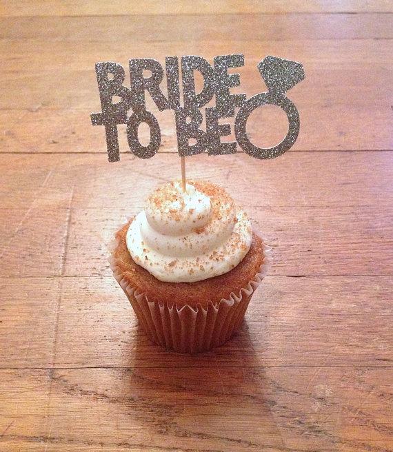 زفاف - Bride To Be Cupcake Toppers --Bridal Shower / Bachelorette Decorations / Wedding Cake Topper
