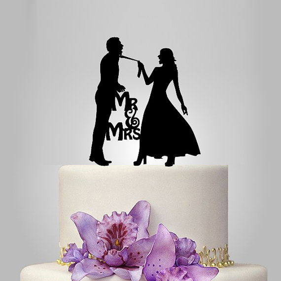 Свадьба - Funny wedding cake topper, monogram cake topper, Mr and Mrs cake topper, groom and bride silhouette cake topper, rustic
