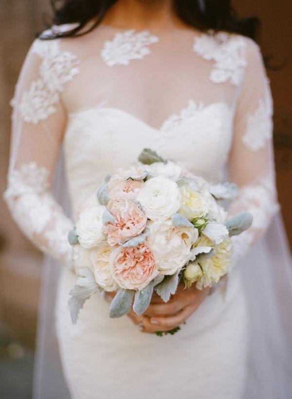 Mariage - Bride With Peony Bouquet
