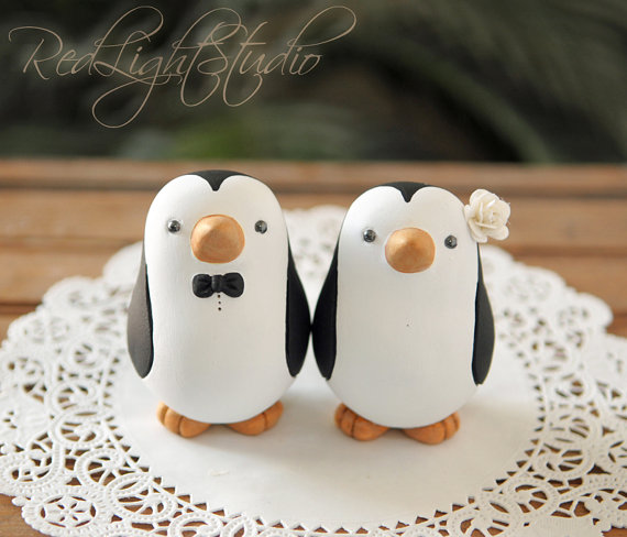Hochzeit - Penguin Wedding Cake Topper - Medium