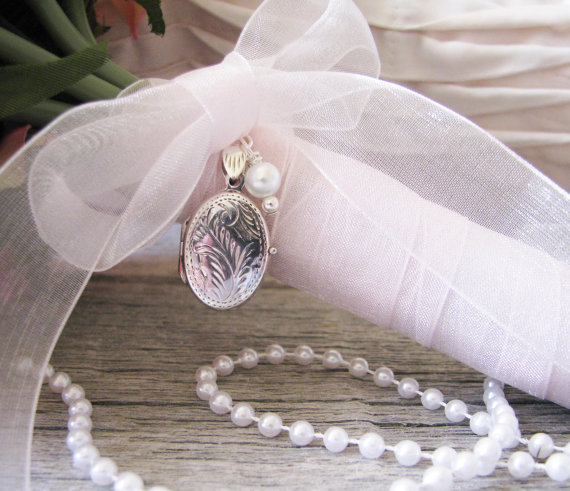 زفاف - Sterling Silver Brides Bouquet Locket, Engraved Flourish Design