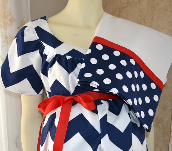 Mariage - Trendy Maternity Hospital Gown and Pillowcase/Navy and White Chevron and Polka Dots