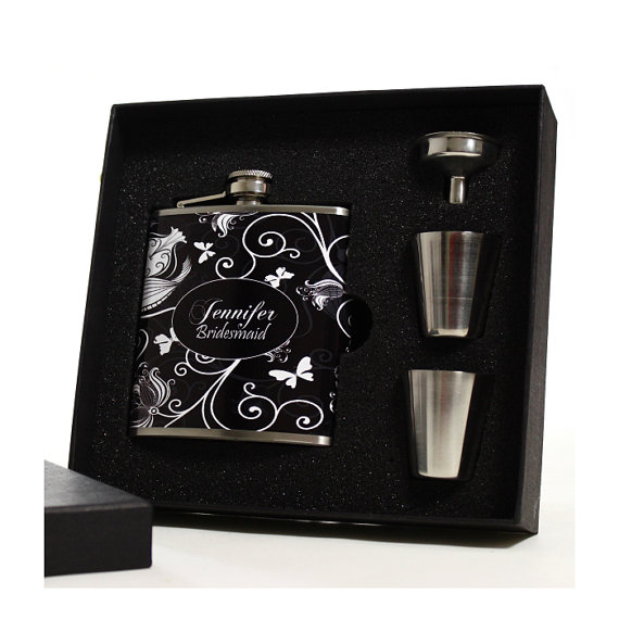 Hochzeit - 9 Personalized Bridesmaids Gifts // Black Swirls Flask Sets