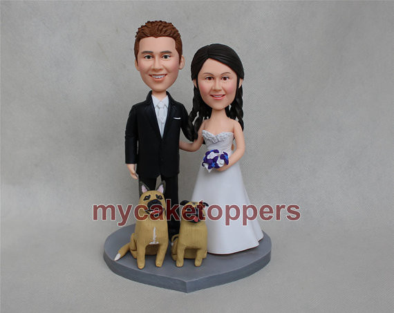 Mariage - Custom wedding cake topper, Bride and groom cake topper, personalized cake topper, Mr and Mrs cake topper, custom cake topper with dogs