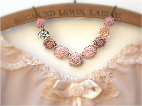 Hochzeit - Flower Statment Necklace In Blush Cream Nude Beige and Blush Flowers  Wedding Jewelry Bridal Jewelry Bridesmaid Gifts  Special Occasion