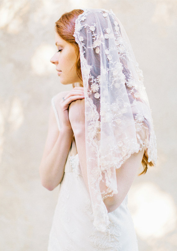Mariage - Bridal Veil, Wedding Veil, Blush Pink Floral beaded veil, Short Veil, mantilla  - Style 305