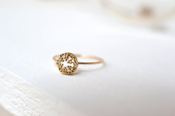 Hochzeit - Mini Gold Crown. 14k solid gold ring. wedding band. engagement ring