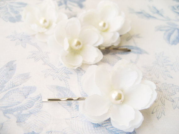 Wedding - Bridal hair pins, White hair flowers, Wedding hair accessories, Flower hair clip - KARINE