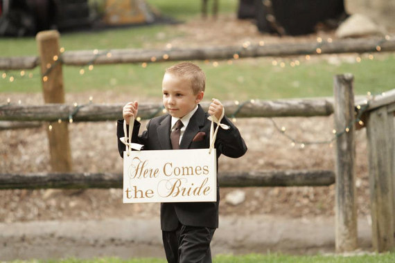 Mariage - Wood Wedding Sign Here Comes the Bride and/or And they lived Happily ever after. 8 X 16 in. Flower Girl, Ring or Sign Bearer. Marriage Sign.