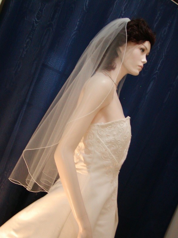 Wedding - 1 Tier Fingertip Length Wedding Veil with delicate Pencil Edge Cascading Waterfall Style Very elegant