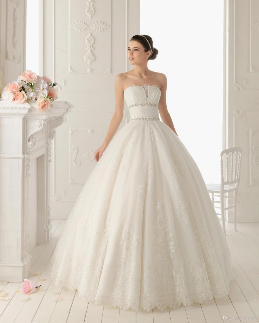Mariage - 2014 New Arrival Organza Strapless Beading Appliques Sweep Train Ruched Backless Lace Hot Sale Custom-made Ball Gown Dresses Online with $117.28/Piece on Hjklp88's Store 