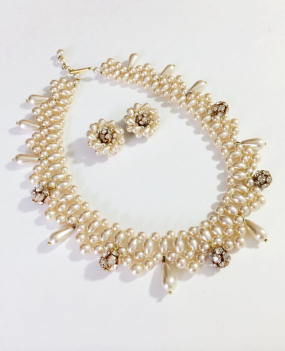 Свадьба - 1960s Pearl Teardrop Necklace and Earring Set- Clip On, Bridal, Rhinestone, Collar Necklace, Bridal Jewelry, Vintage Wedding, Retro Bride