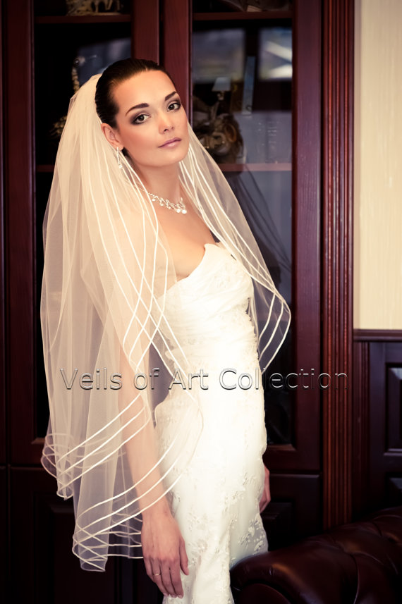 Свадьба - NWT 2T Fingertip Bridal Wedding Veil 3 Row 1/8" Satin Cord VE210 white ivory NEW
