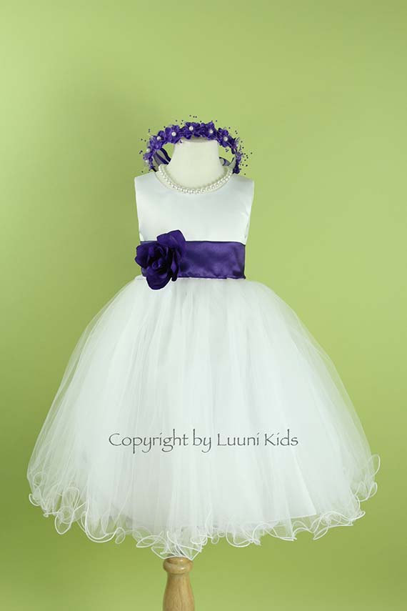 Mariage - Flower Girl Dress - WHITE Wavy Bottom Dress with Purple EGGPLANT Sash - Communion, Easter, Jr. Bridesmaid, Wedding - Toddler to Teen (FGWBW)