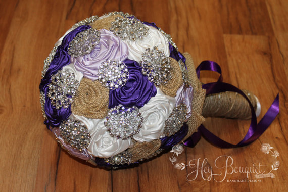 Свадьба - Rustic Theme, Purple, Lavender, Ivory, & Burlap Brooch Bouquet, Burlap Bouquet, Purple Brooch Bouquet