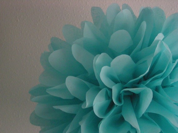 Hochzeit - Aqua ... 1 tissue paper pom // wedding decorations // diy  // birthday party decor // holiday // party decorations