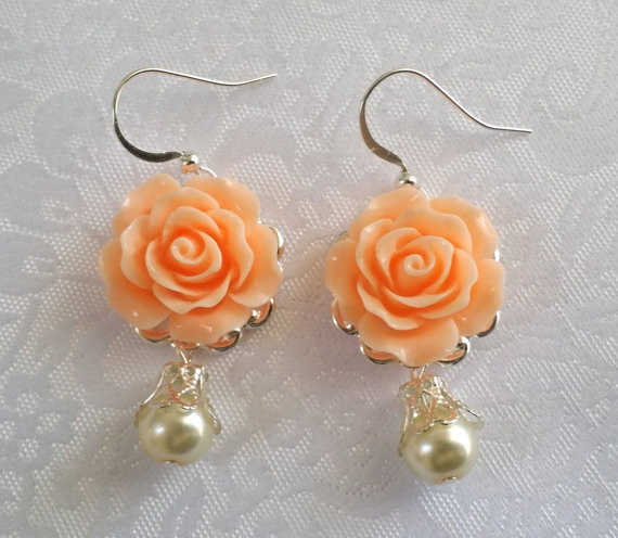زفاف - Wedding Jewelry Earrings. Peach Rose Flower Earrings. Bridal Bridesmaids jewelry Wedding Jewelry Whimsical Shabby chic vintage
