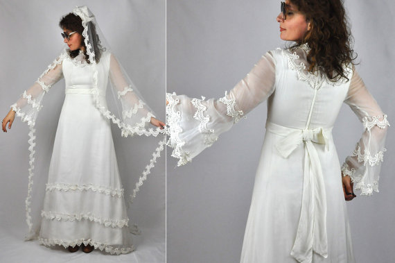 زفاف - 60s LACE Wedding Dress Bell Sleeves Long Lace Net VEIL Tulle Gorgeous Vintage Bride Off White size XS - S
