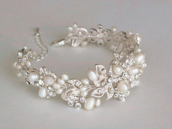 زفاف - Bridal bracelet.  Bridal accessories. Wedding bracelet. Pearl Rhinestone Bracelet.. Bridal wedding jewelry. Freashwater pearl bracelet.