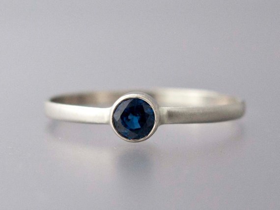 زفاف - Blue Sapphire White Gold Ring -  Solid 14k Gold Thin Engagement Ring with a 3.5mm Sapphire