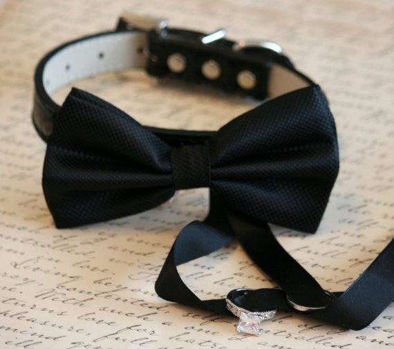 Свадьба - Black Dog Bow Tie, Dog ring bearer, Pet Wedding accessory, Pet lovers, Black bow attached to black dog collar