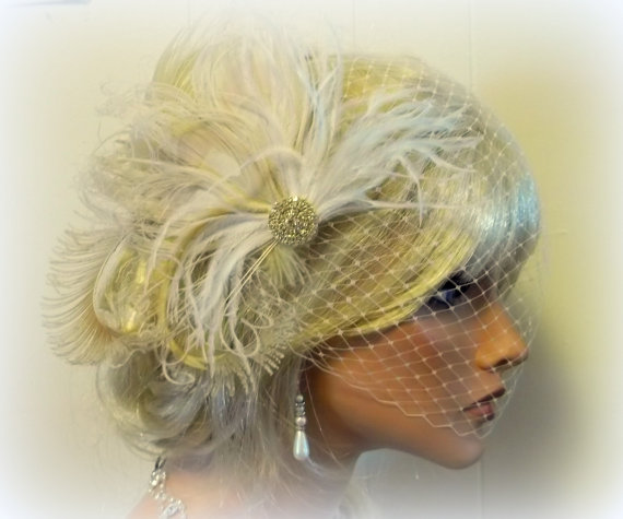 Свадьба - Wedding Hair Clip, Bridal Fascinator,French Net Bridal Veil, Gold Brooch, Feather Fascinator, Ivory Wedding Fascinator, Gold Champagne