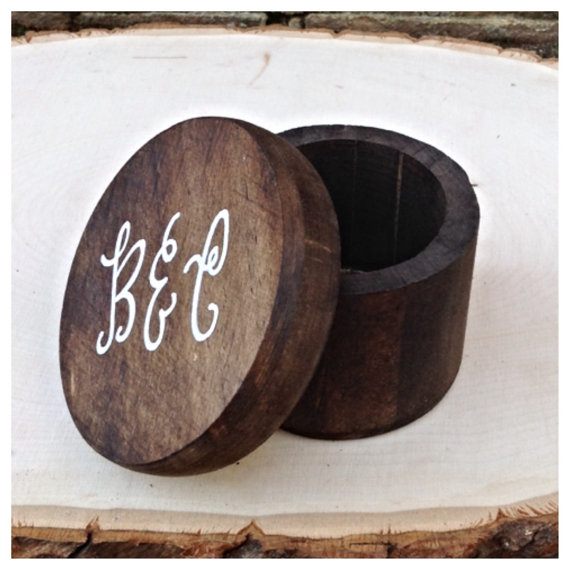 زفاف - Wooden Wedding Ceremony Ring Bearer Heart Ring Box Personalized with Initials  