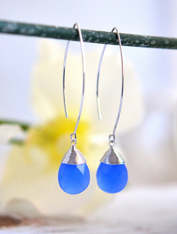 Hochzeit - Simple Periwinkle Drop Earrings. Dangle Earrings. Long Drop Earrings. Minimalist. Bridesmaid Gift.  Wedding Jewelry. Blue Jewelry. Bridal.