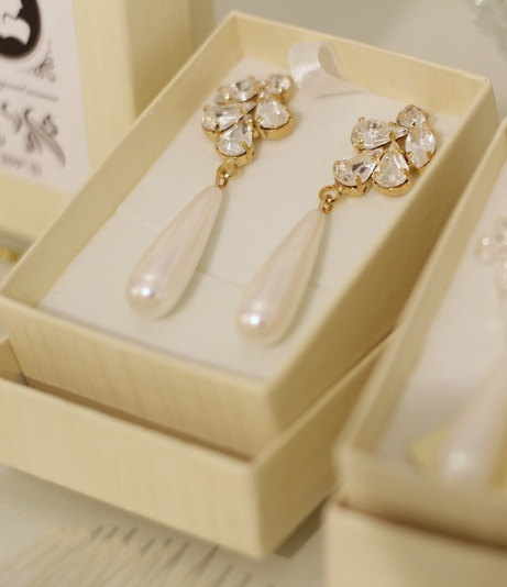 Hochzeit - Bridal earings, wedding earrings, bridal earrings ,wedding earring bridal jewelry , pearls, gold bridal earrings, wedding earings chandelier
