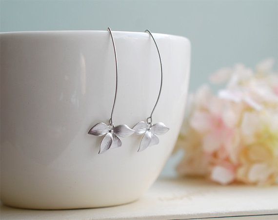 زفاف - Silver Orchid Earrings. Matte Silver Flower Long Dangle Earrings. Modern Everyday Earrings. Silver Bridal Earrings, Bridesmaid Gift