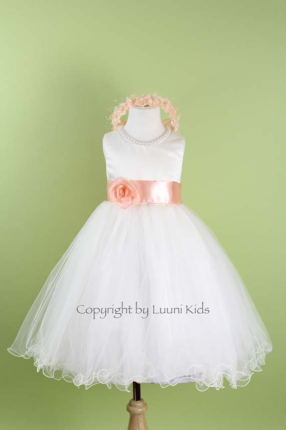 Mariage - Flower Girl Dress - IVORY Wavy Bottom Dress with PEACH Sash - Easter, Junior Bridesmaid, Wedding - From Toddler to Teen (FGWBI)
