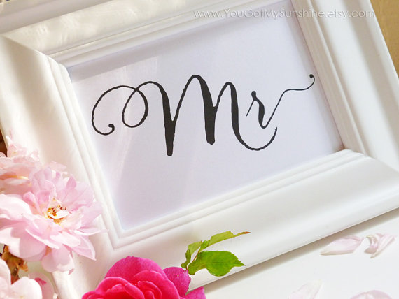 Hochzeit - Mr and Mrs Wedding Signs - Sweetheart Table Decoration 8x10 - PHOTO Prop Reception Seating Signage - Fancy Chic Calligraphy Style - Set of 2